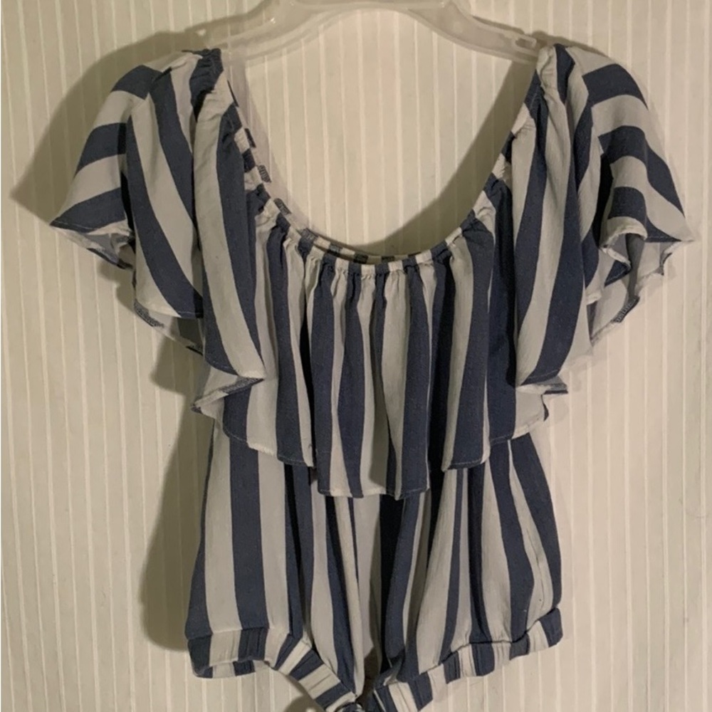 💰American Eagle top size XS